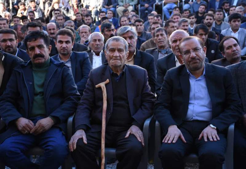 روشنفکر در جمع دشمن‌زیاری‌ها: بعضی‌ها با فضاسازی می‌خواهند دید مردم را نسبت به خود عوض کنند، اما غافل از اینکه مردم بویراحمد دارای حافظه قوی هستند / مردم اجازه نخواهند داد بویراحمد را عده‌ای بخاطر منافع و مطامع خود تکه تکه کنند / برخی از مدیران لایق این مردم نبوده  <img src="/images/picture_icon.png" width="11" height="10" border="0" align="top">