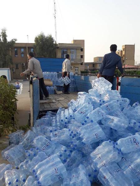 تصاویرارسال یک محموله آب معدنی به شهرهای خرمشهر و آبادان توسط دانشگاه آزاد گچساران