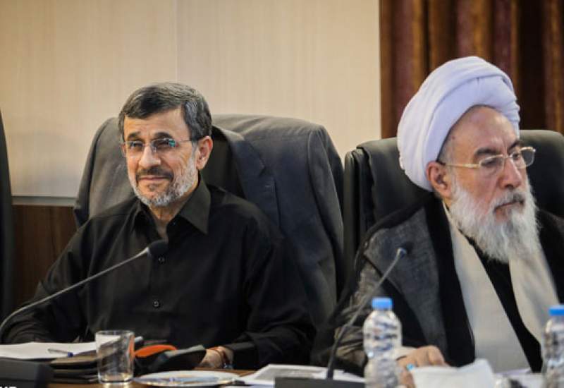 احمدی نژاد به ریش همه می‌خندد