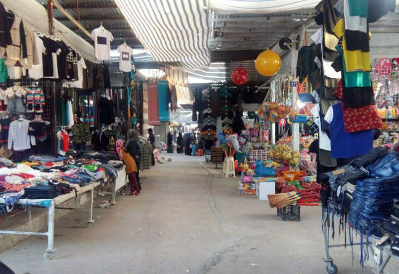 سودگران مانع ساماندهی جمعه بازار می‌شوند /فیلی: غیرقانونی است / کناری: جولان سوداگران در جمعه بازار یاسوج