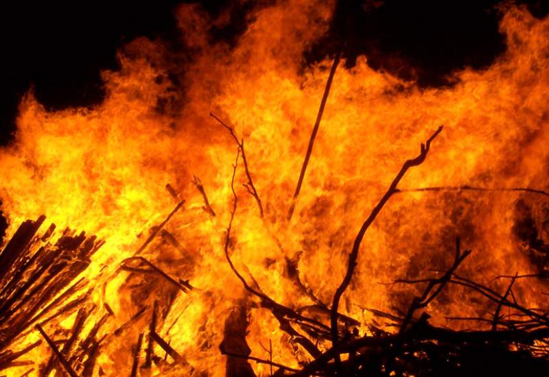 آتش‌سوزی در کوه الوند بهمئی/تلاش برای مهار آتش ادامه دارد