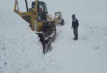بارش برف گردنه‌های شهرستان کوهرنگ را مسدود کرد