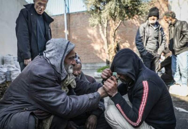 (تصاویر) تجمع معتادان در محله سنگ سیاه شیراز