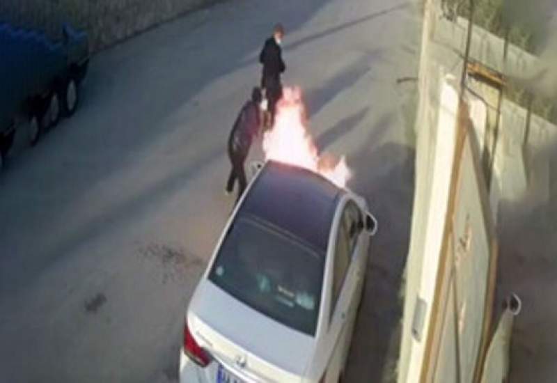 (ویدئو) لحظه آتش زدن خودرو میلیاردی در بوشهر