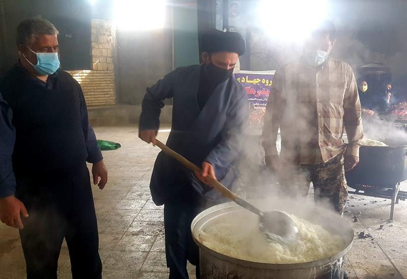پخت وتوزیع۱۲۰۰پُـرس غذای گرم بصورت افطاری بین مردم بخش کبگیان