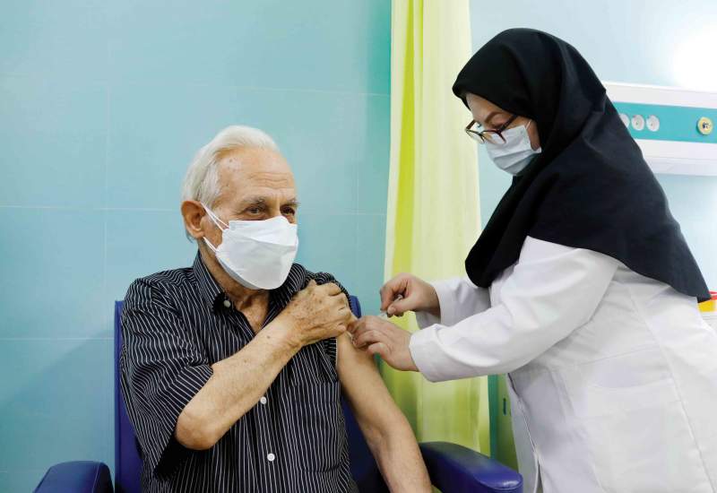آغاز تزریق واکسن کرونا به افراد ۶۸ سال به بالا در گچساران