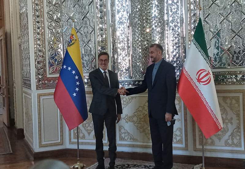 ایران و ونزوئلا سند همکاری ۲۰ ساله تدوین می‌کنند