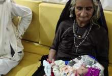 (تصاویر) یک زن ۷۰ ساله هندی صاحب فرزند شد