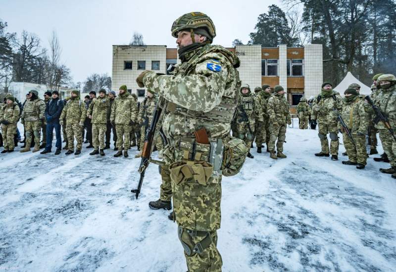 (ویدئو) سرباز اوکراینی در جنگ با روسیه شعر فارسی می‌خواند