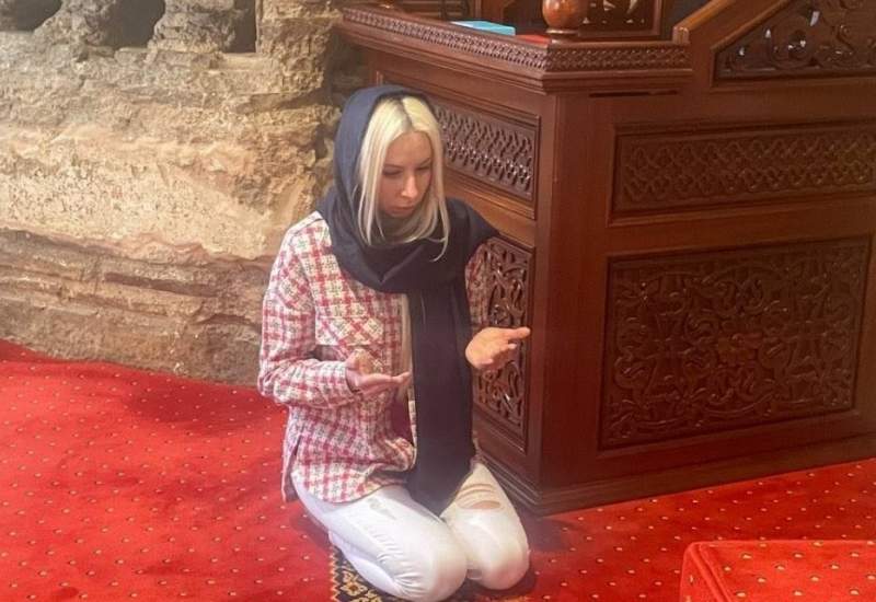 (ویدئو) زن اوکراینی تحت تأثیر اذان قرار گرفت و مسلمان شد