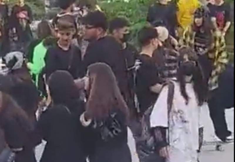 (ویدئو) تجمع جنجالی نوجوانان در شیراز؛‌ چند نفر بازداشت شدند / ماجرا چه بود؟