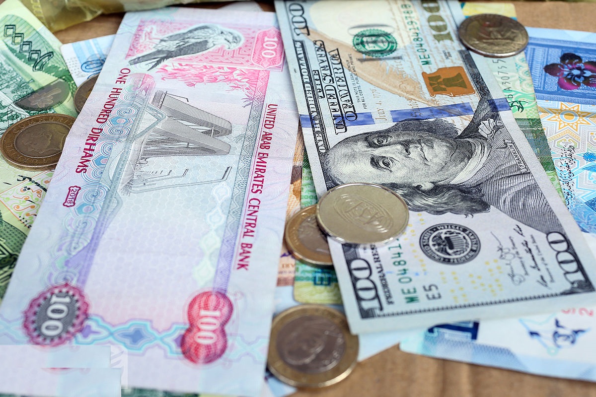 بی محلی دلار تهران به درهم / یورو تهران عجیب ترین در جهان