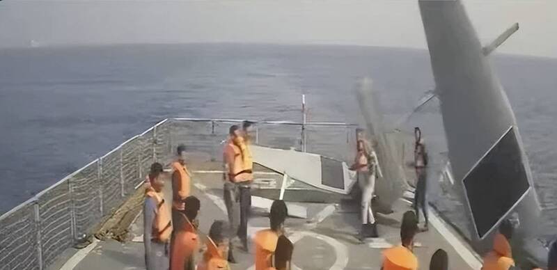 چرا نیروهای دریایی سپاه و ارتش به سراغ شکار Saildone USV رفتند؟ / شکست ارتش آمریکا برای تکثیر «چشم فتنه» در اطراف ایران +عکس