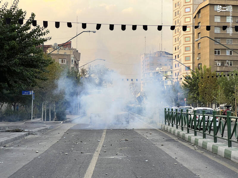 جوکرها در تهران به دنبال چه می‌گردند؟ / آسیب‌شناسی اراذل‌ و اوباش روی پل پارک‌وی! + تصاویر