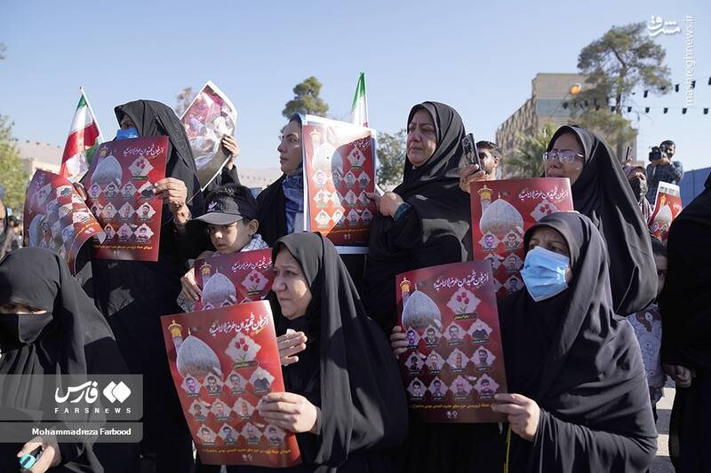  تشییع شهدای حادثه تروریستی شاهچراغ/ قیام مردم شیراز به احترام شهدای حرم+عکس و فیلم  