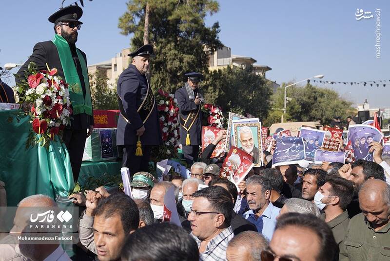  تشییع شهدای حادثه تروریستی شاهچراغ/ قیام مردم شیراز به احترام شهدای حرم+عکس و فیلم  