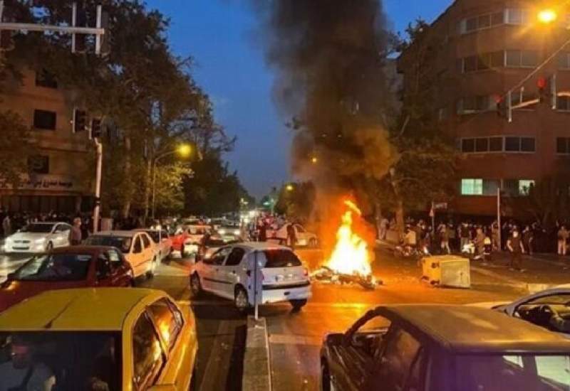 ترمز تندروها کشیده می شود؟ / انتقاد تند کیهان از مجری‌های تلویزیون  /  وضعیت خیابان های تهران چگونه است؟ / دروغ‌های شاخ‌دار ( + فیلم و تصاویر )