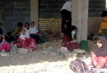 جهت اطلاع وزیر آموزش و پرورش؛ دانش‌آموزان این روستا روی «آجر و بلوک» درس می‌خوانند (+تصاویر)