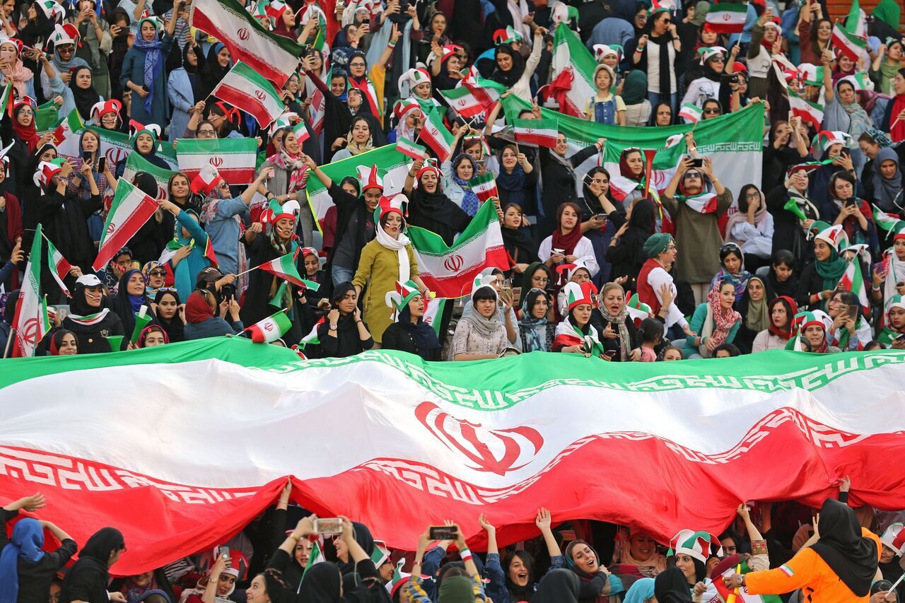 دومین عقب‌نشینی در یک روز؛ آمریکا پرچم «اصلی» ایران را جایگزین کرد
