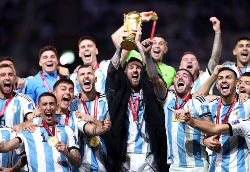 آرژانتین برنده بهترین فینال تاریخ؛ وصال مسی و معشوق در لوسیل / تصویری از مسی برای هزار بار دیدن شدن / توپ، کفش و دستکش طلا به کدام بازیکنان رسید؟