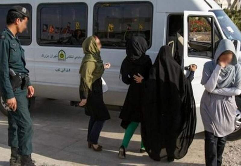 حمله چند دختر بد حجاب در بوشهر به آمر به معروف | واکنش نیروی انتظامی