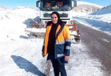 شیرزن جاده‌های برفی را بشناسید / تنها زن راهدار ایرانی که راننده تریلی هم بوده است + (فیلم و تصاویر)  