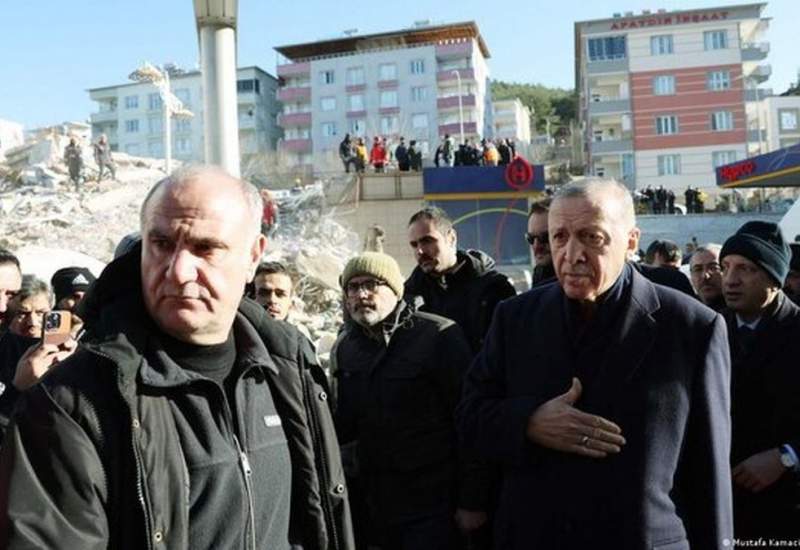 آيا زلزله پايه‌هاي حكومت اردوغان را مي‌لرزاند؟