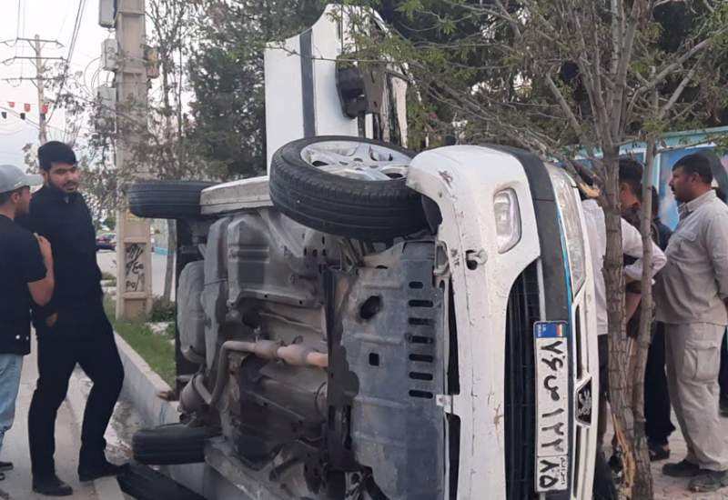 پژو پارس در خیابان جمهوری یاسوج واژگون شد