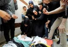 (فیلم) لحظه وداع یک مادر فلسطینی با کودکان خود  که در حملات هوایی صهیونیست‌ها شهید شدند  