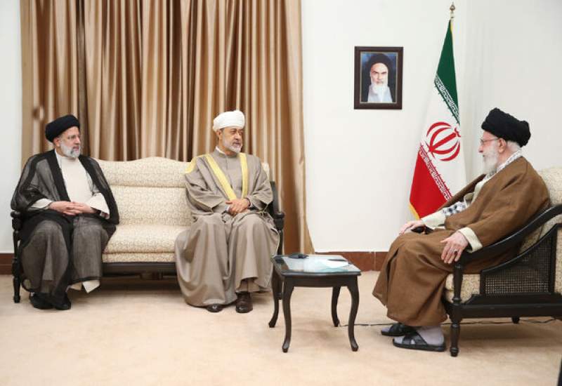 رهبر انقلاب: گسترش روابط ایران و عمان به نفع هر دو کشور است / از روابط با مصر استقبال می‌کنیم / ارتباط با عربستان سیاست خوب دولت رئیسی بود