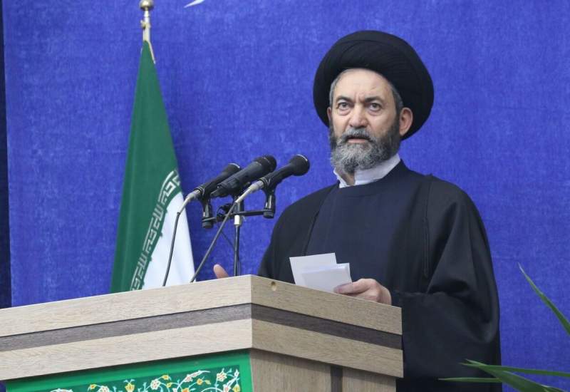 امام جمعه اردبیل: چند وزیر ایران را بر باد می‌دهند!