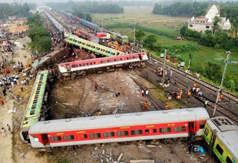 فاجعه برخورد مرگبار قطارها در هند با ۳۰۰ نفر کشته و ۱۰۰۰ زخمی + فیلم و تصاویر  <img src="https://cdn.kebnanews.ir/images/video_icon.png" width="11" height="10" border="0" align="top">