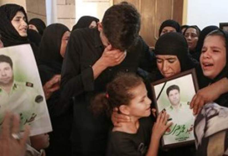 (فیلم) تشییع شهید «محمد قنبری» در اهواز /  شیون مادر شهید «محمد قنبری» بر پیکر فرزندش