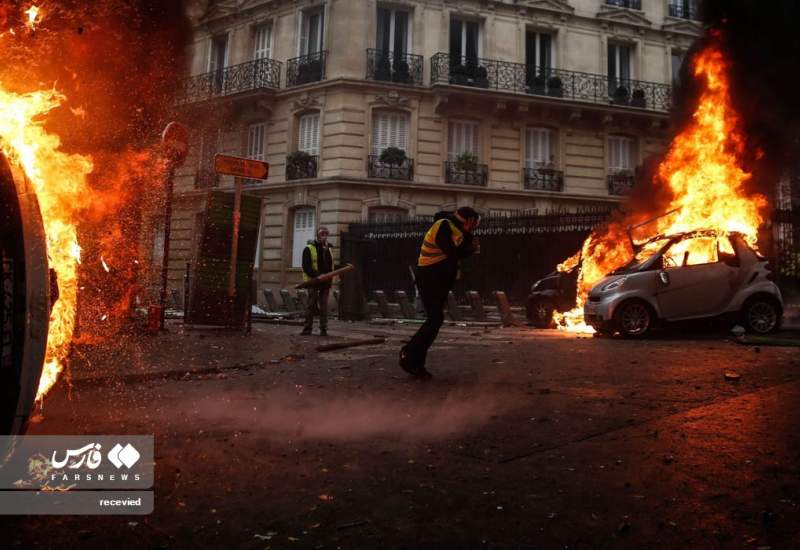 فرانسه روی خط ناآرامی؛ بازداشت معترضان ادامه دارد / محدودیت شدید فضای مجازی در فرانسه / والدین معترضان زندانی می‌شوند / امباپه و تیم ملی فرانسه برای توقف خشونت بیانیه صادر کردند