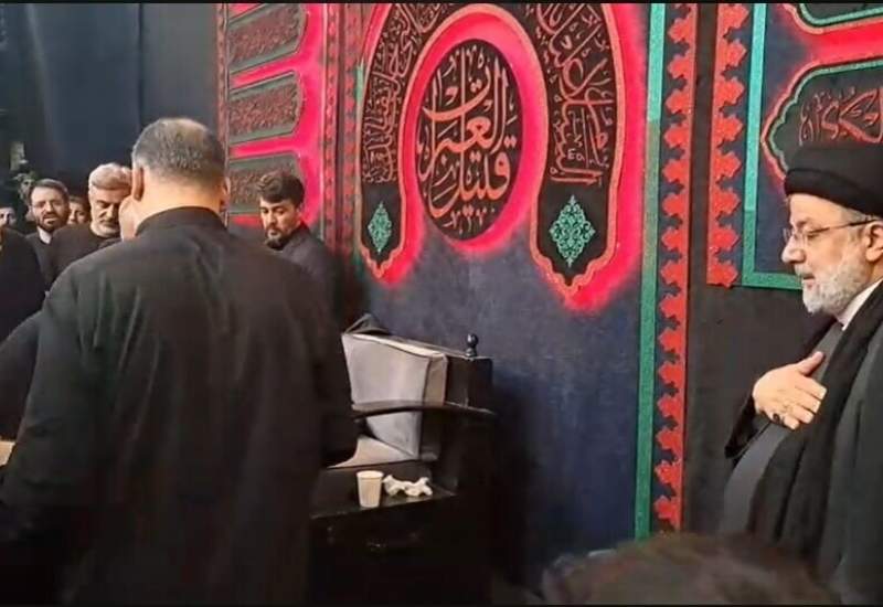 (فیلم) رئیس جمهوری در مراسم عزاداری روز تاسوعای مسجد ارگ تهران با مداحی حاج منصور ارضی