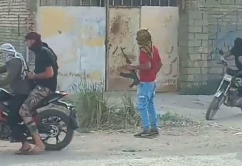تصاویر عجیب در خوزستان؛ این افراد مسلح چه کسانی هستند؟ | لحظات اولیه اقدام برای درگیری مسلحانه!