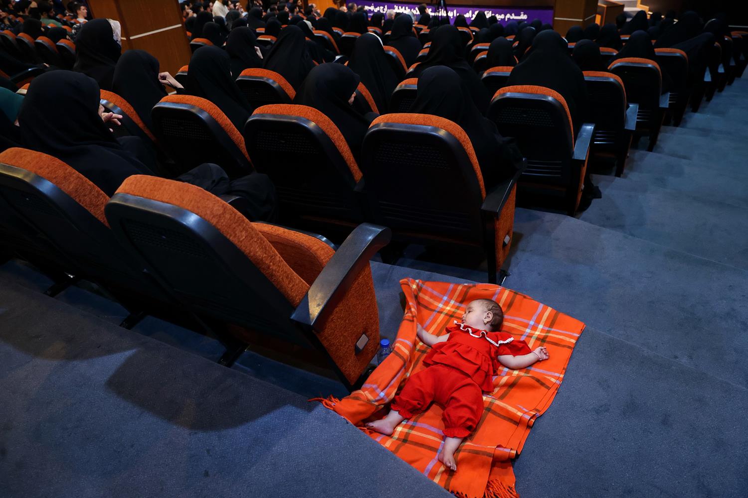 نشست صریح و بی‌پرده دانشجویان با قالیباف، رئیس مجلس (+ تصاویر )