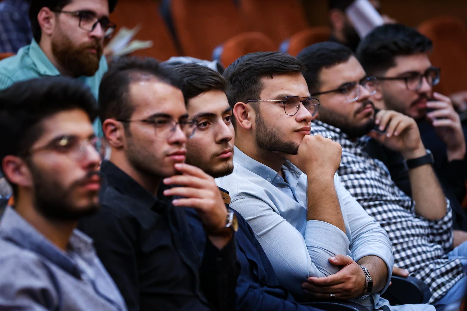 نشست صریح و بی‌پرده دانشجویان با قالیباف، رئیس مجلس (+ تصاویر )