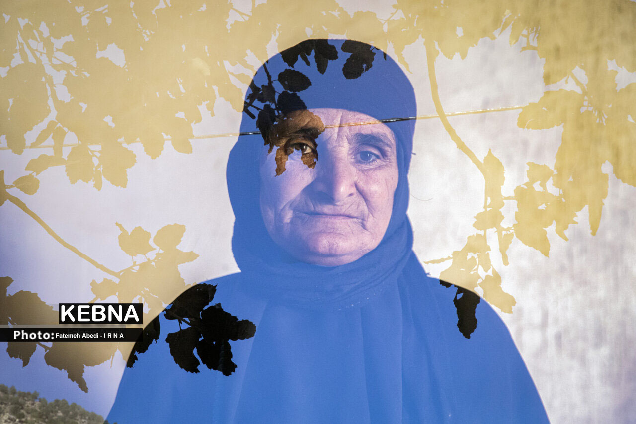 هزار گل وصال نژاد ۷۶ ساله اهل منطقه زیلایی روستای مورغم استان کهگیلویه و بویراحمد.