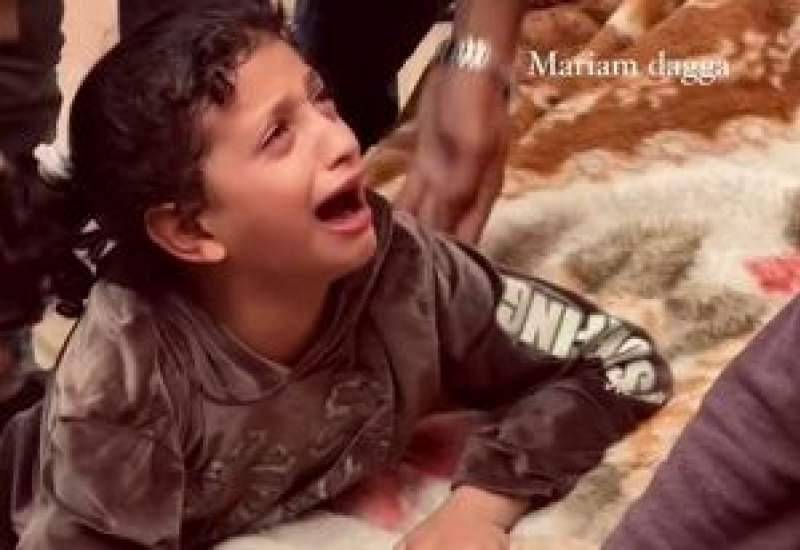 فیلم/ دختر بچه فلسطینی: می‌خواهم در آغوش پدرم بمیرم