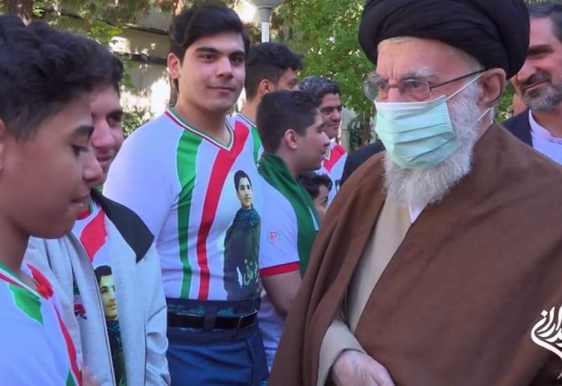 پرچمداران؛ گفت‌وگوی صمیمانه رهبر انقلاب با قهرمانان ورزش ایران