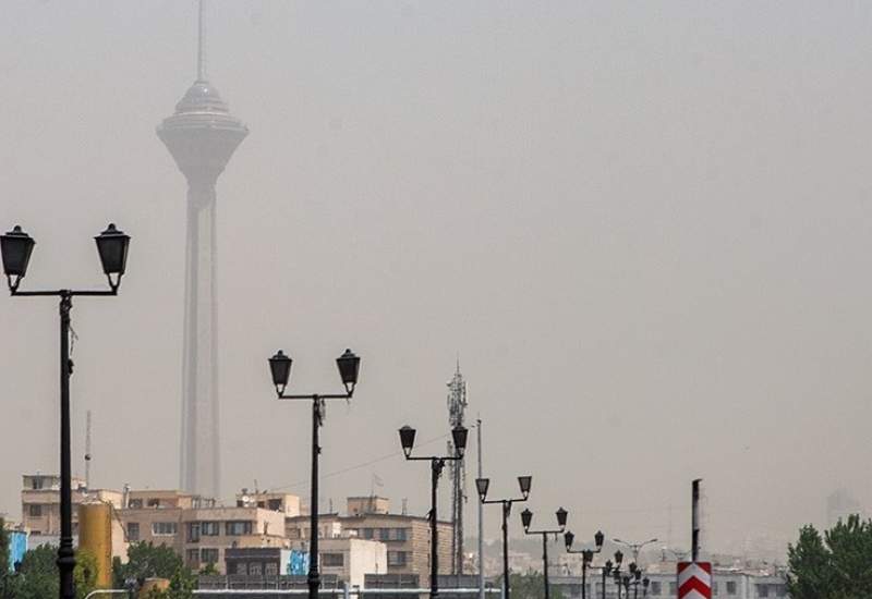 تشدید آلودگی هوا در تهران / بارش باران و برف در ۱۳ استان
