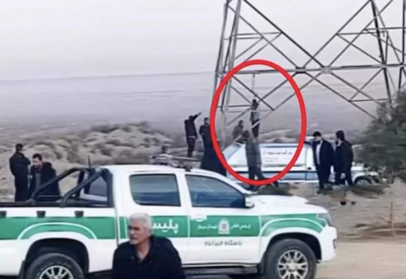 (۱۶+) راننده تریلی پس از تصادف در جاده شیراز خودش را دار زد +  عکس و فیلم  <img src="https://cdn.kebnanews.ir/images/video_icon.png" width="11" height="10" border="0" align="top">