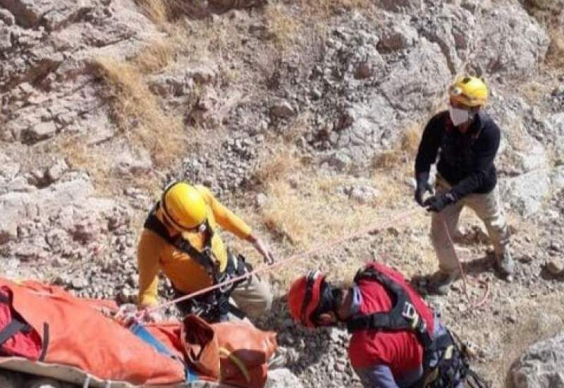نجات مرد سقوط کرده در ارتفاعات دیل گچساران
