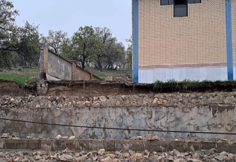 دیوار یک سالن ورزشی در لوداب تخریب شد