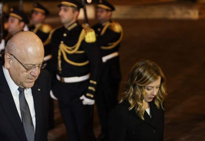 فیلم/  نخست وزیر لبنان یک زن را به اشتباه به جای نخست وزیر ایتالیا بوسید!