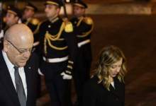  فیلم/  نخست وزیر لبنان یک زن را به اشتباه به جای نخست وزیر ایتالیا بوسید!  