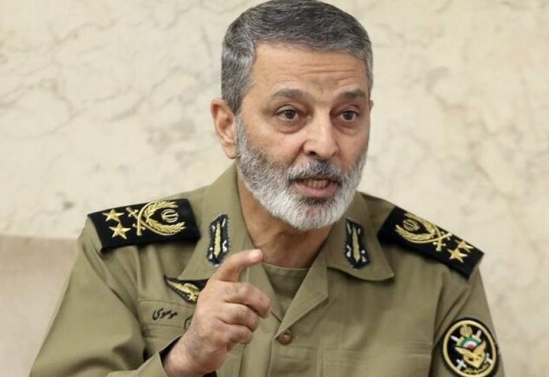 فرمانده کل ارتش در واکنش به حادثه اصفهان: چند شی پرنده بود که به آن‌ها تیراندازی شده بود / از هر دیوانه‌ای، بی عقلی بر می‌آید / [اسرائیل] واکنش ایران را پیش از این دیده‌اند