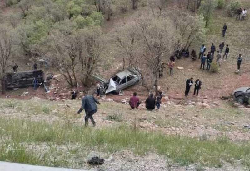 واژگونی سه خودرو شوتی در جاده یاسوج - اصفهان /  سه راننده جان باختند + فیلم