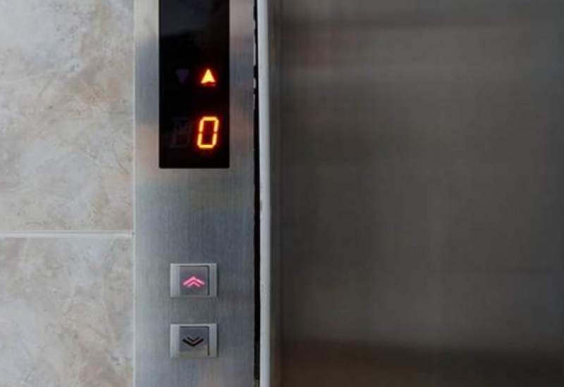 ۱۱ کشته و ۷۵ مجروح در سقوط باورنکردنی آسانسور
